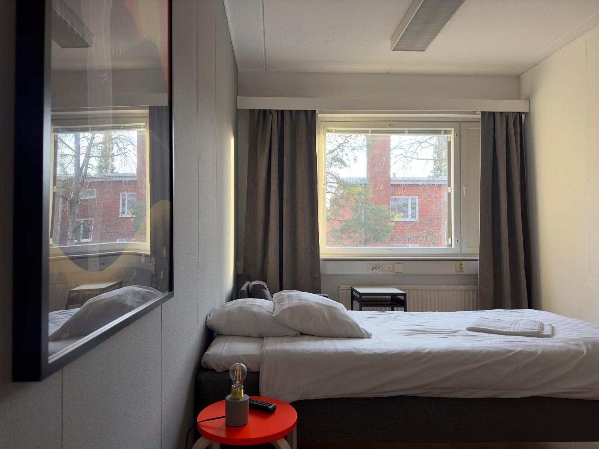 The Airport - 20rooms Hotelli 2*